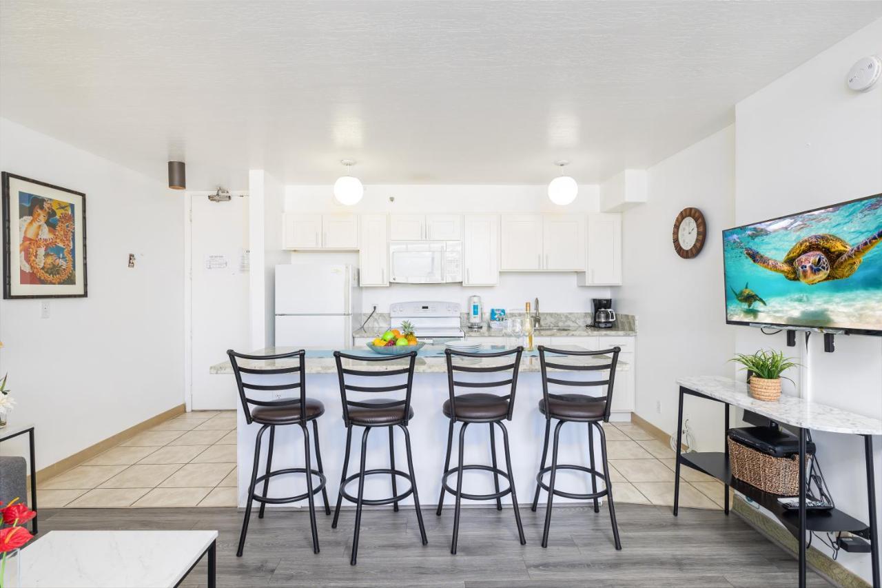 Waikiki Escapade Mountain Views Condo, Steps To Beach With Parking Perk โฮโนลูลู ภายนอก รูปภาพ