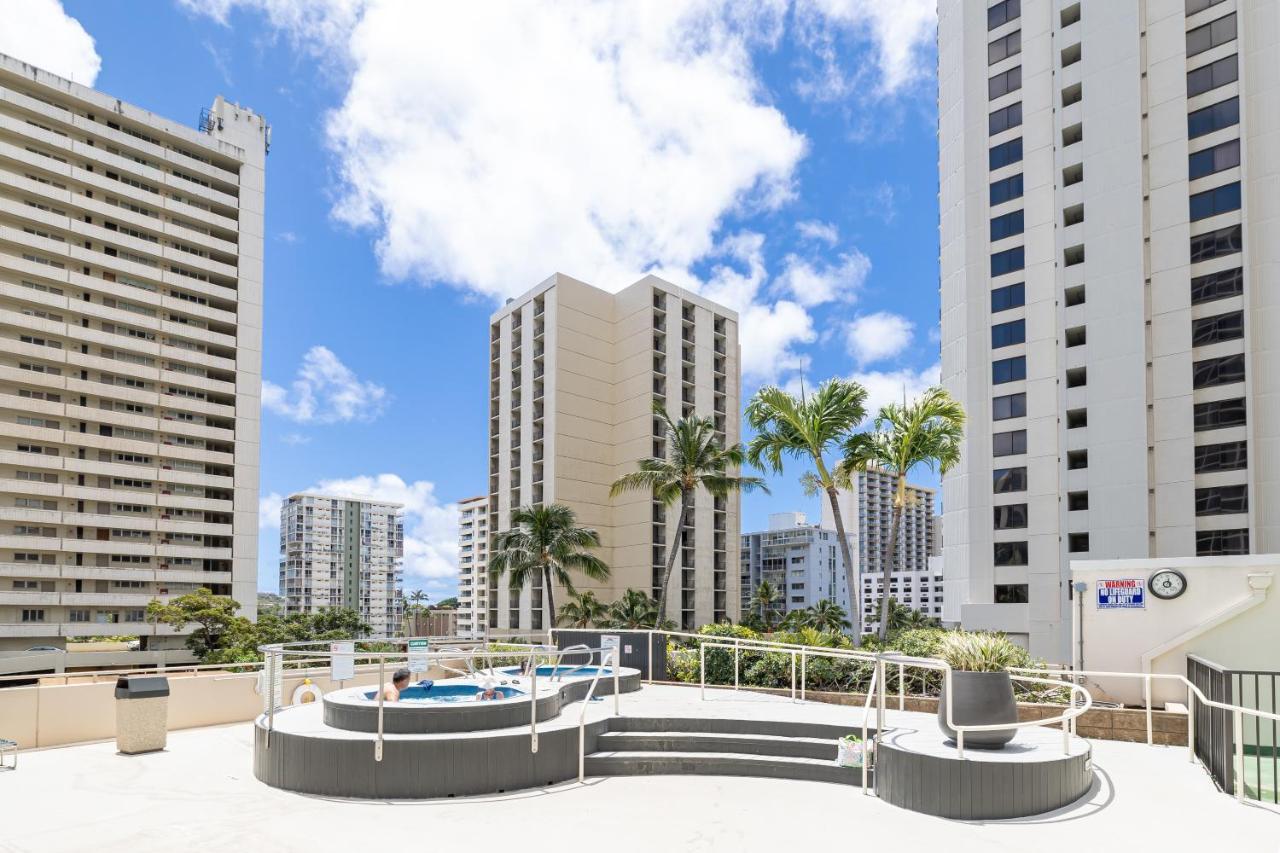 Waikiki Escapade Mountain Views Condo, Steps To Beach With Parking Perk โฮโนลูลู ภายนอก รูปภาพ